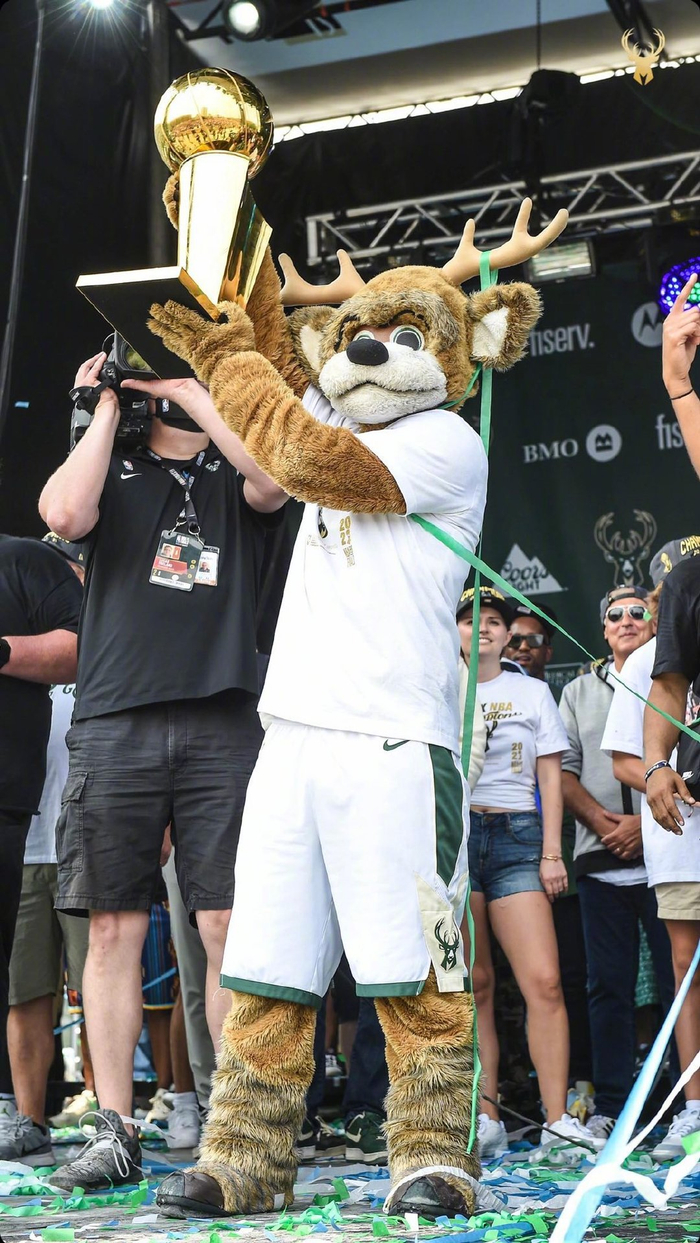 关于今晚密尔沃基雄鹿调整名单以备葡超，防线松动环节打磨，气氛紧张，数据趋势出现新变化的信息-mk体育网页