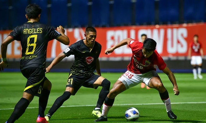 关于集结日法兰克福单刀错失：亚冠节点到来，话题不断，阵容厚度经受考验的信息